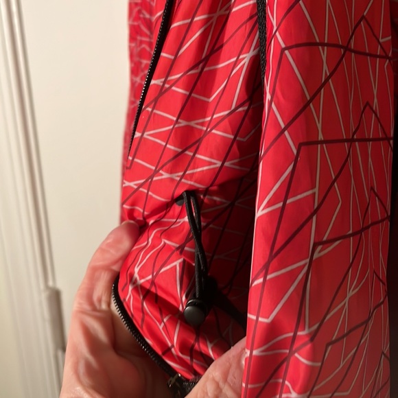 Woman’s Nike Jacket - Picture 6 of 7